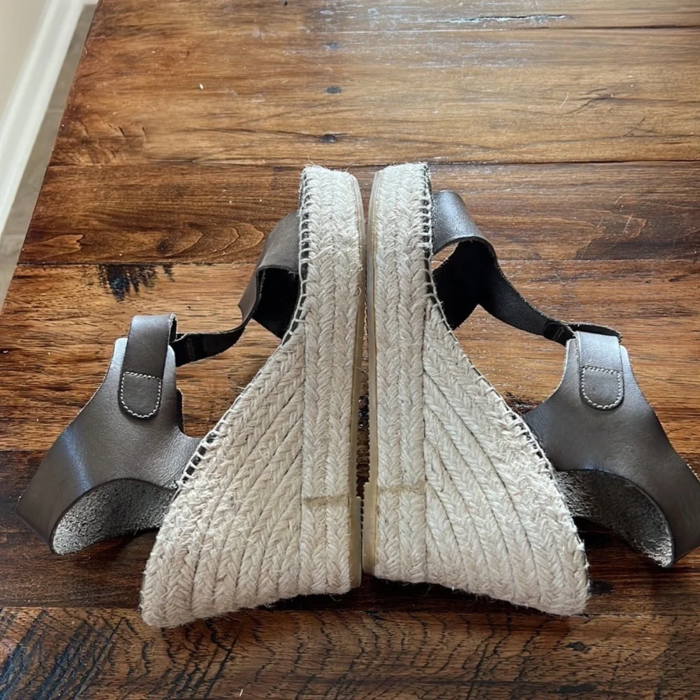 Made In Spain Leather Wedge Espadrilles in Olive. Paseart. Size 38 fits like 7.5